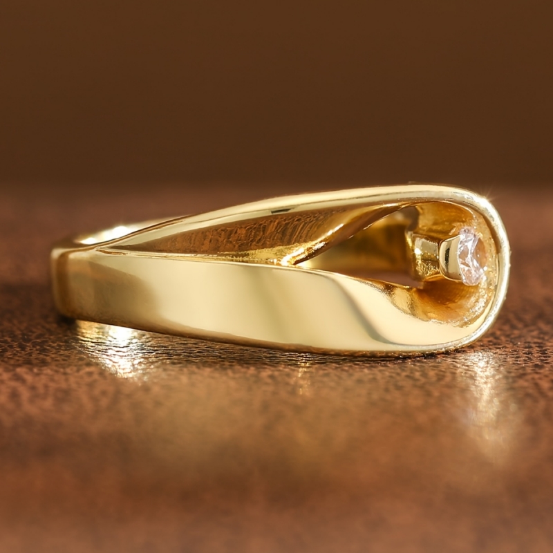 Unique Design Golden Twisted Rings with Single Zirconia